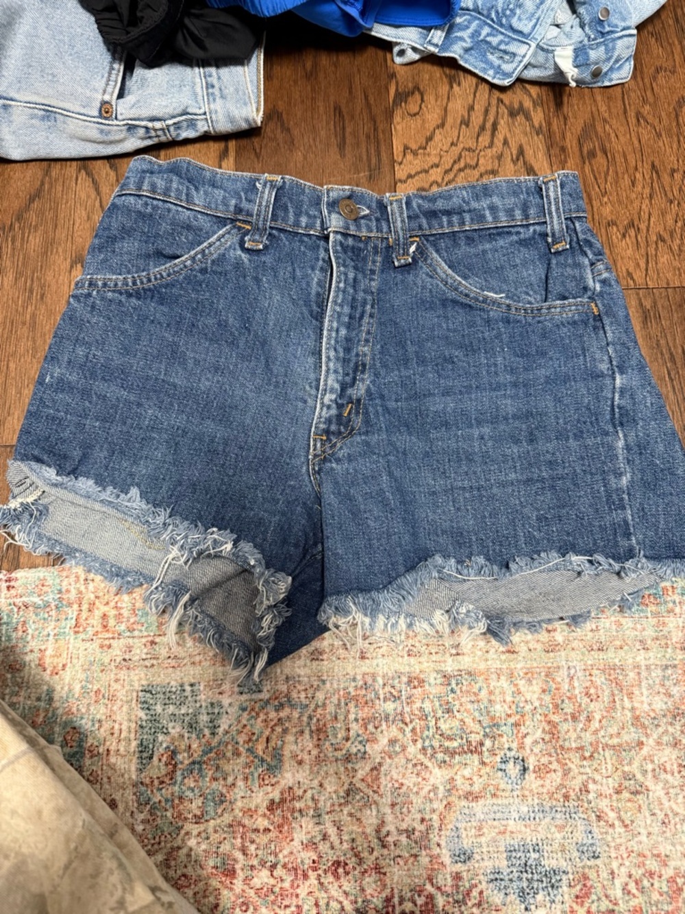 Vintage Levi’s shorts size 27 High-Rise Frayed Hem Denim Shorts - Blue